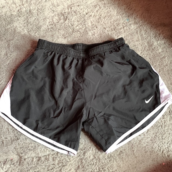2 Girls Nike shorts size L - Picture 2 of 5